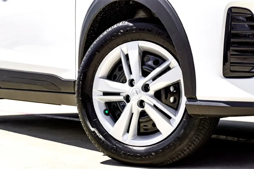 2025 Nissan Kicks Play S photo 1