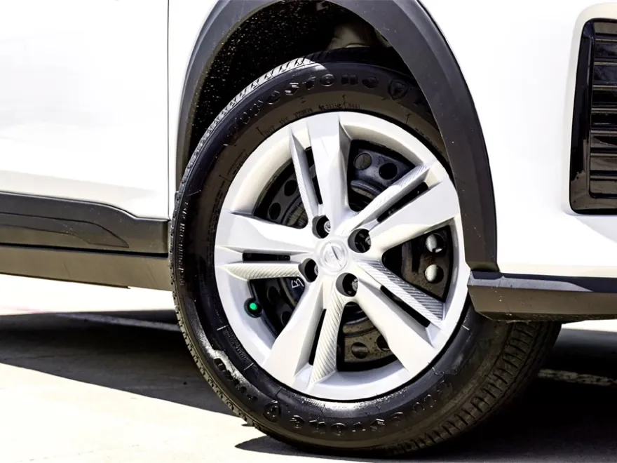 2025 Nissan Kicks Play S photo 1