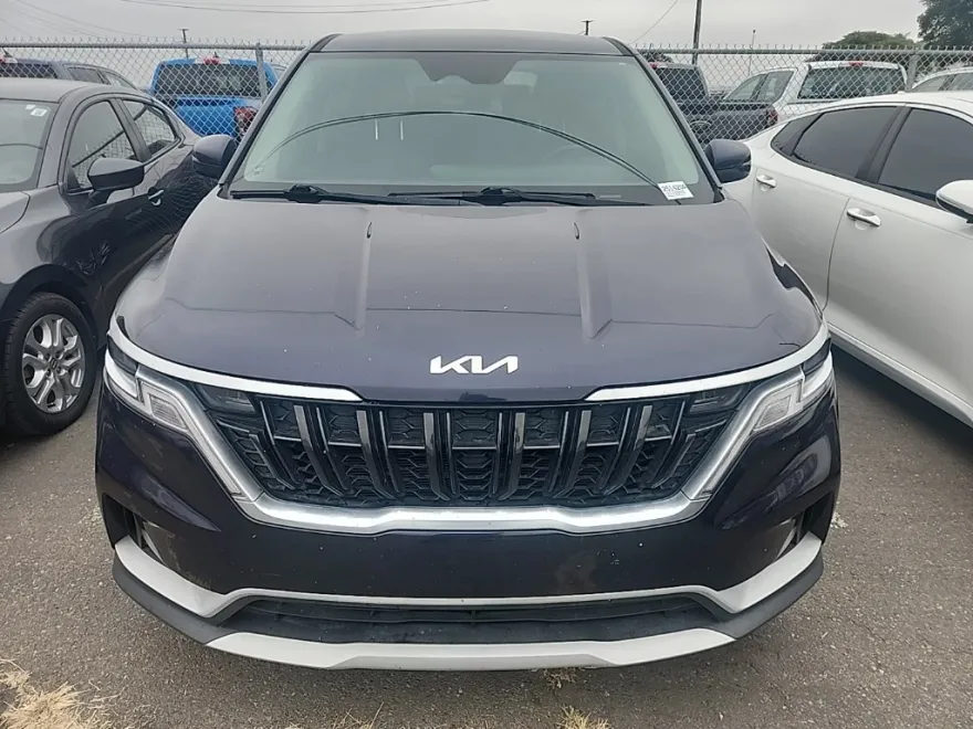 2022 Kia Carnival LX photo 1