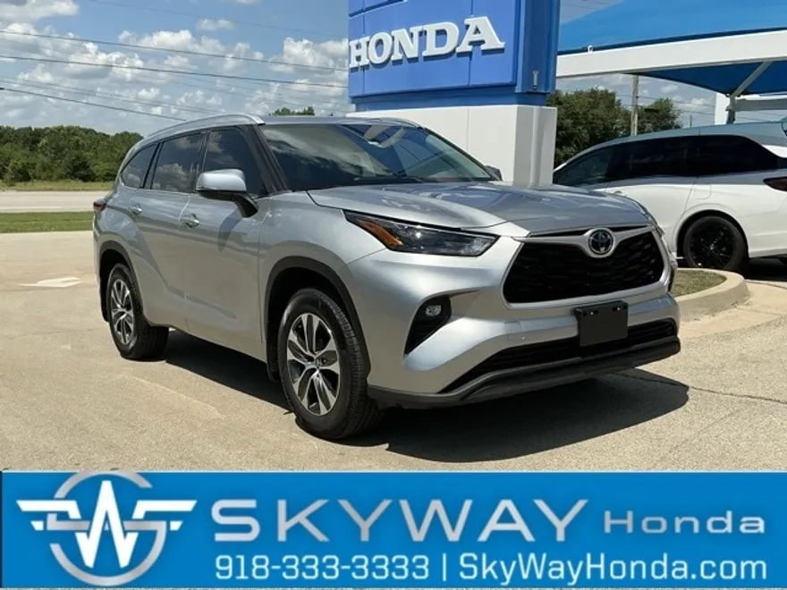 2022 Toyota Highlander XLE photo 1