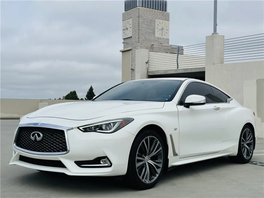 2017 Infiniti Q60 2.0t Premium Coupe photo 1