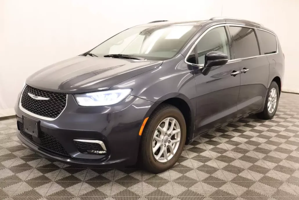 2021 Chrysler Pacifica Touring L photo 1