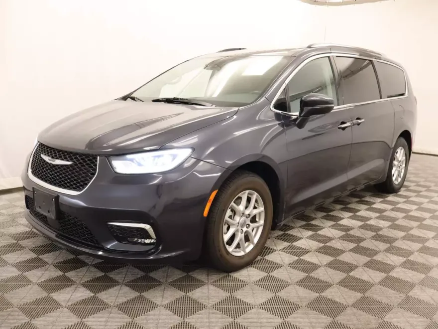 2021 Chrysler Pacifica Touring L photo 1