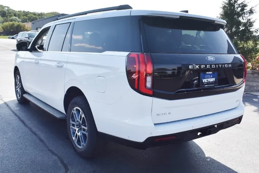 2025 Ford Expedition MAX photo 1