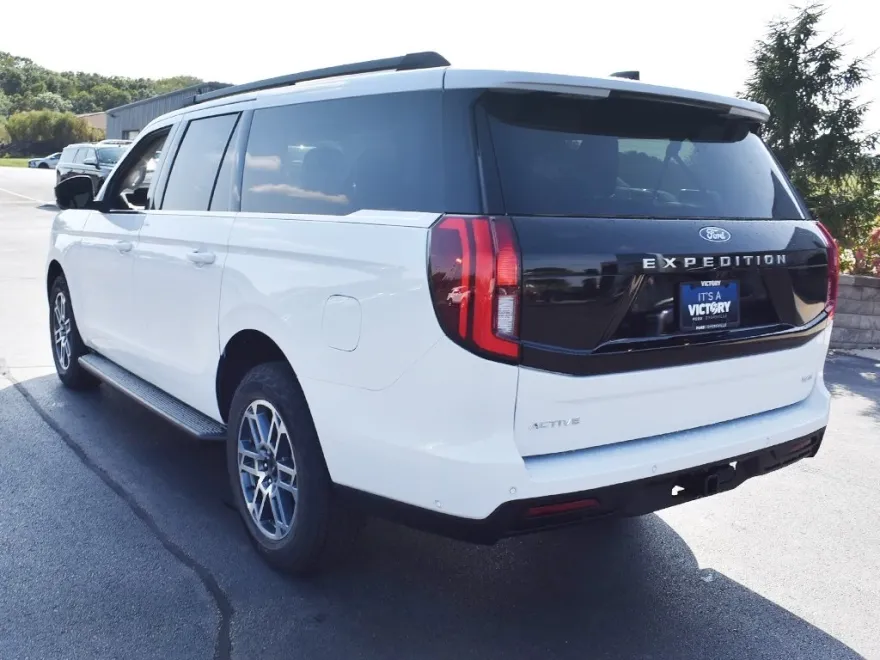 2025 Ford Expedition MAX photo 1