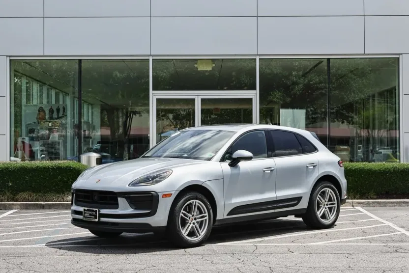 2024 Porsche Macan T photo 1