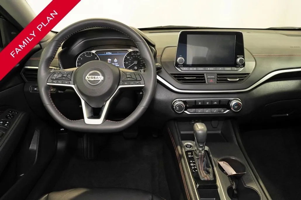 2022 Nissan Altima 2.5 SR photo 1