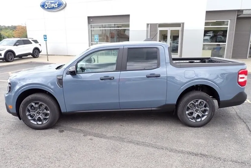 2025 Ford Maverick XLT photo 1