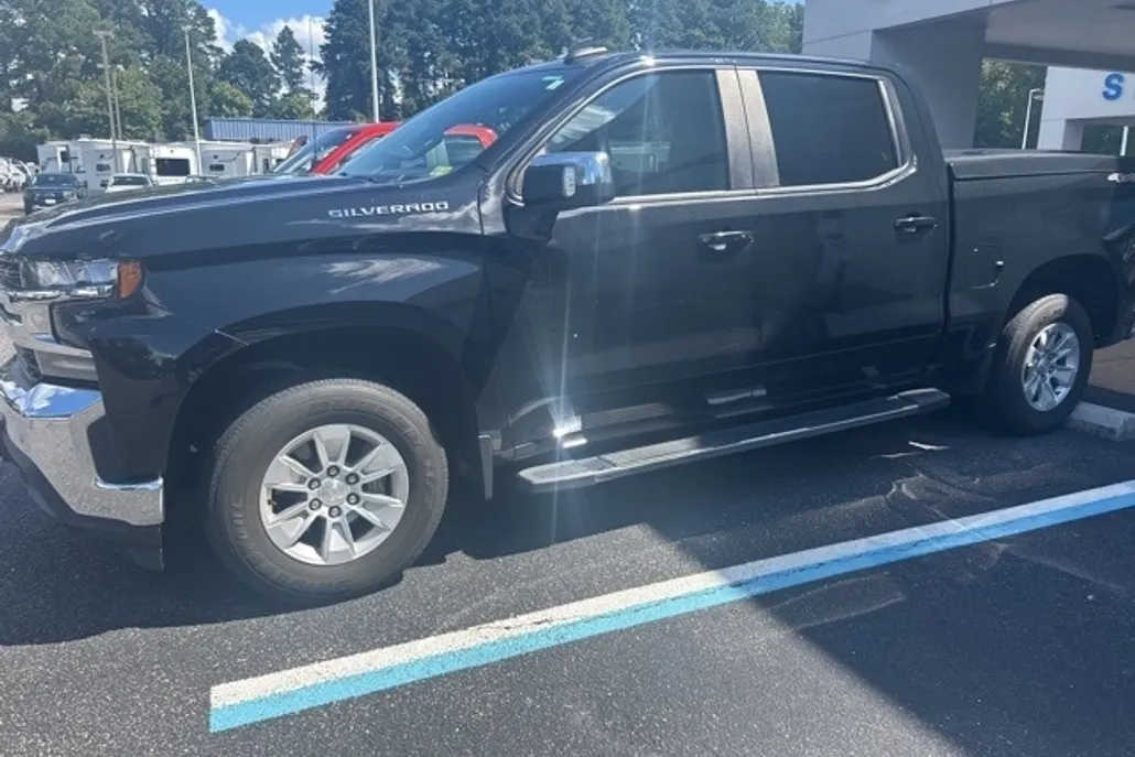2020 Chevrolet Silverado 1500 LT photo 1