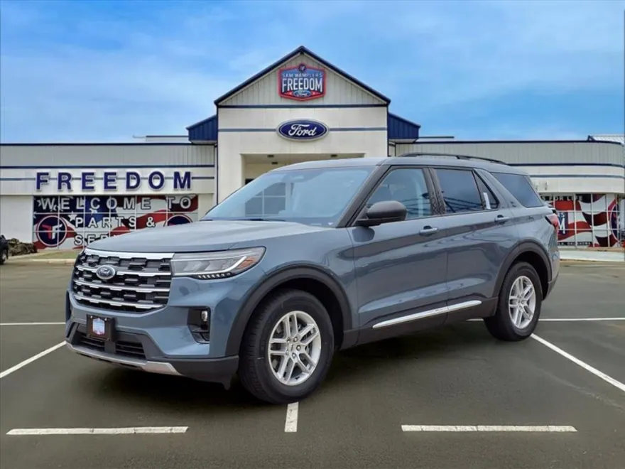 2025 Ford Explorer photo 1