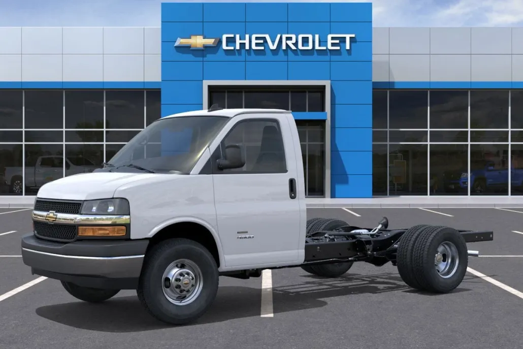 2025 Chevrolet Express 3500 Cutaway Van photo 1