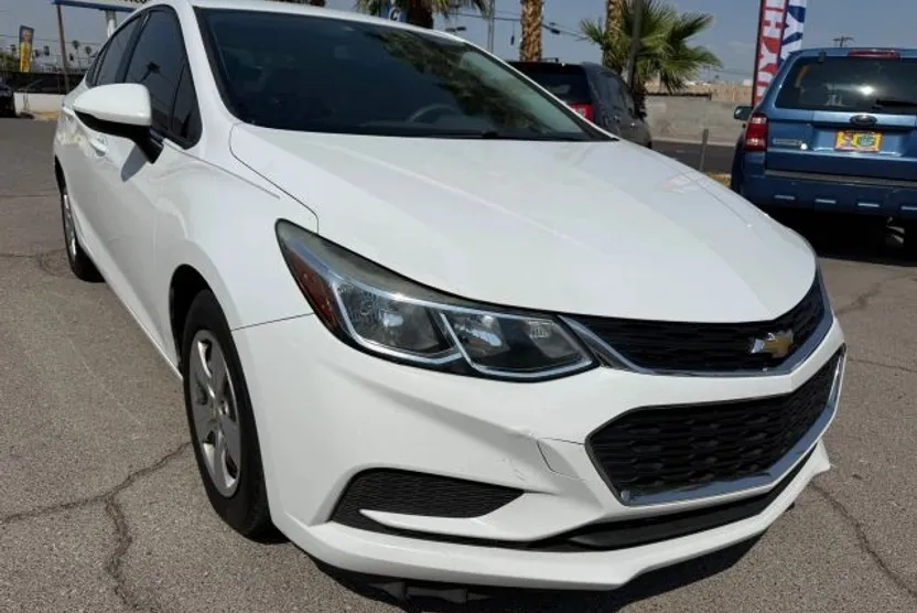 2017 Chevrolet Cruze LS photo 1