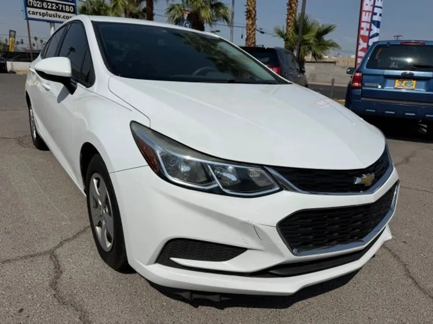 2017 Chevrolet Cruze LS photo 1