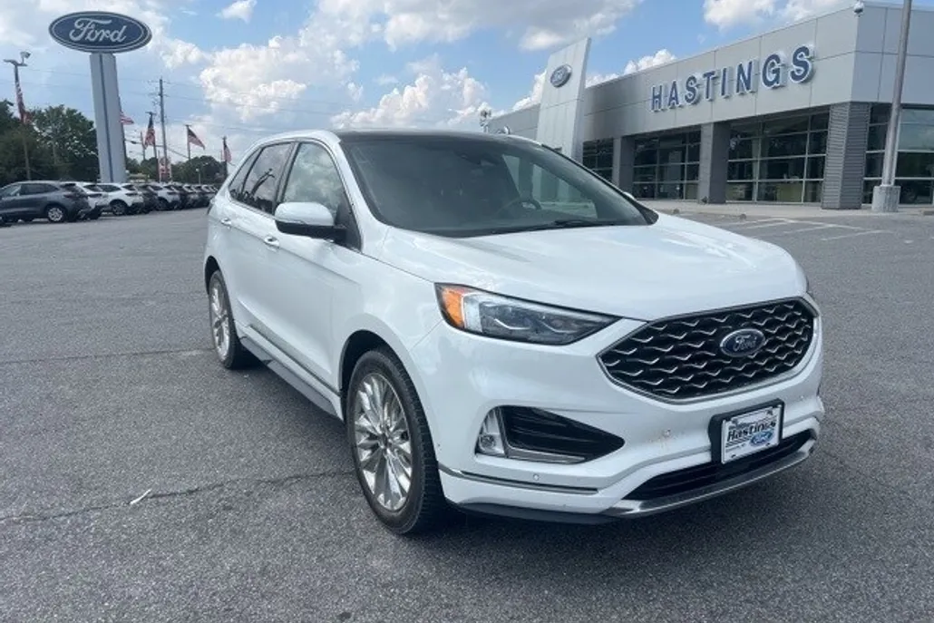 2021 Ford Edge Titanium photo 1