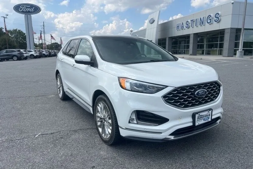 2021 Ford Edge Titanium photo 1