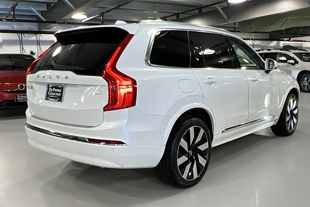 2024 Volvo XC90 T8 Ultimate photo 1