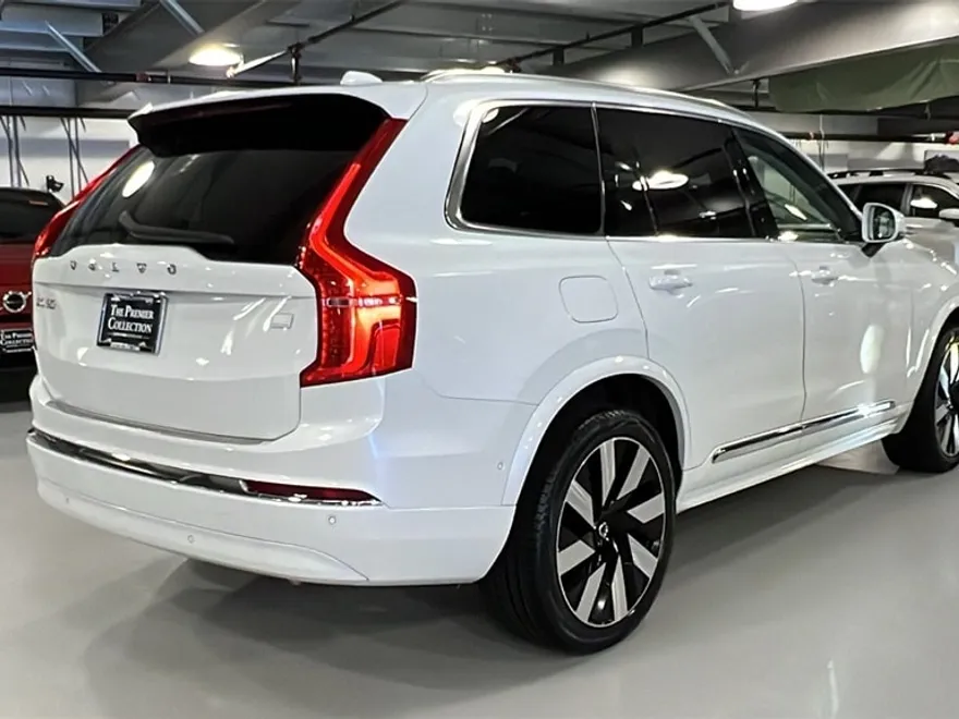 2024 Volvo XC90 T8 Ultimate photo 1