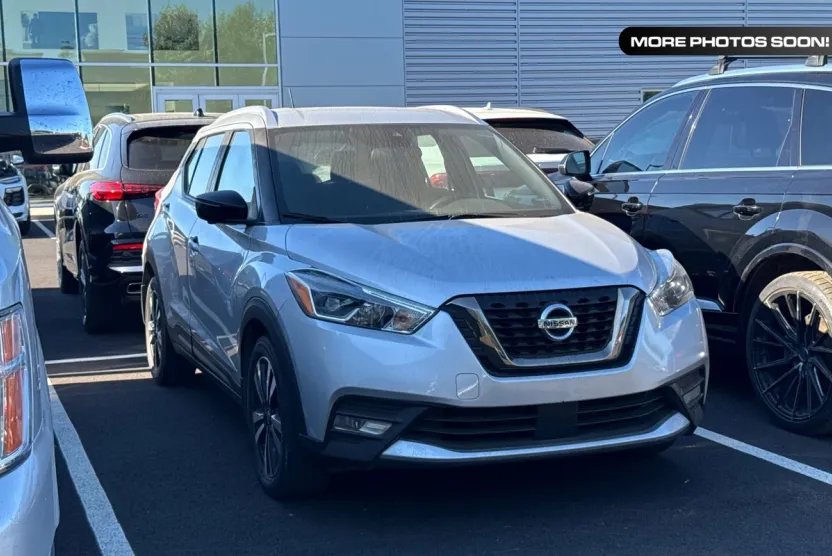 2020 Nissan Kicks SR photo 1