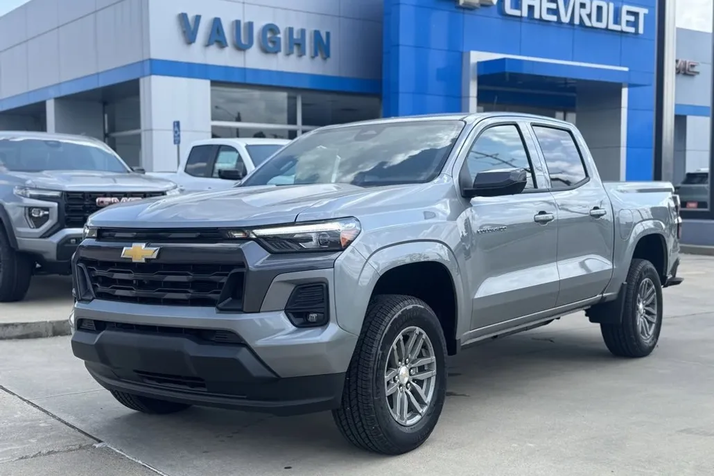 2026 Chevrolet Colorado LT photo 1