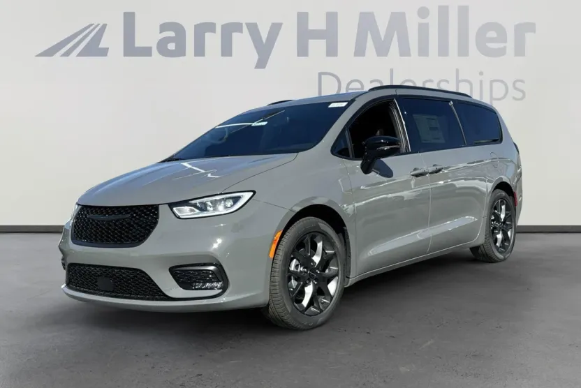2025 Chrysler Pacifica Limited photo 1