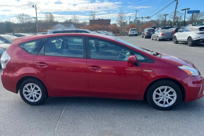 2012 Toyota Prius V Five photo 1