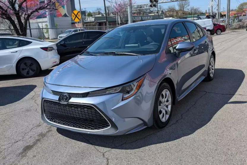 2022 Toyota Corolla LE photo 1