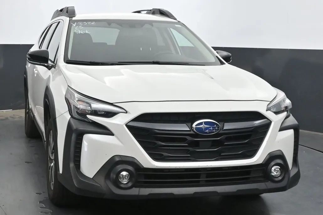 2023 Subaru Outback Premium photo 1