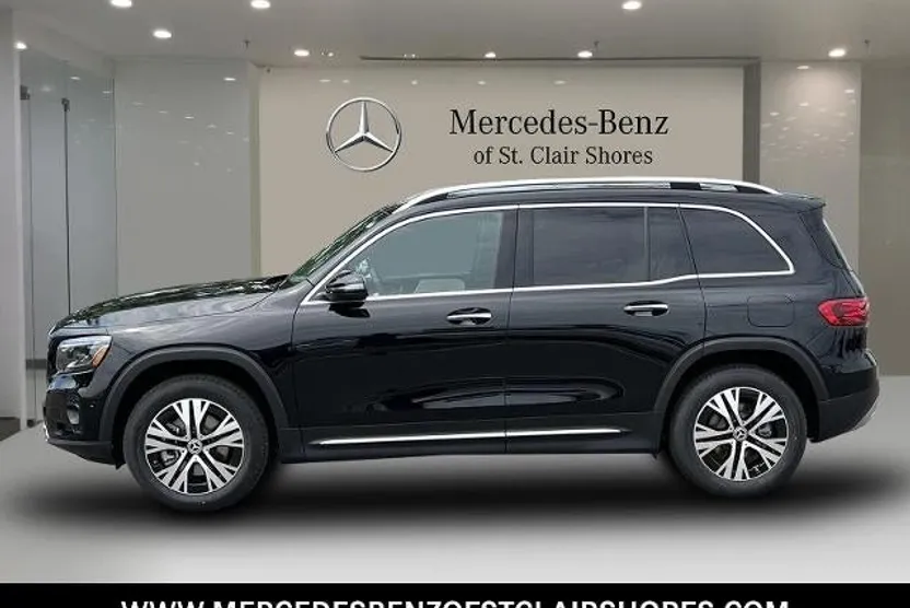 2025 Mercedes Benz GLB 250 4MATIC photo 1