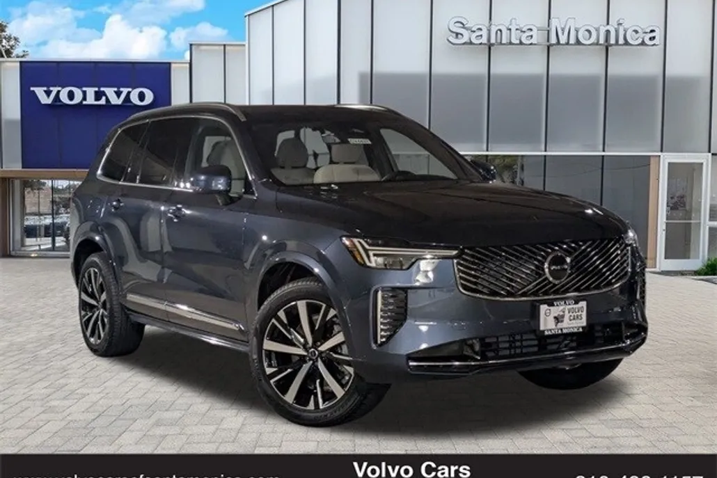 2025 Volvo XC90 B5 Core photo 1