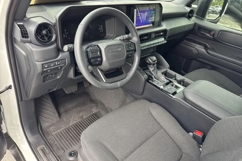 2025 Toyota Highlander Hybrid photo 1