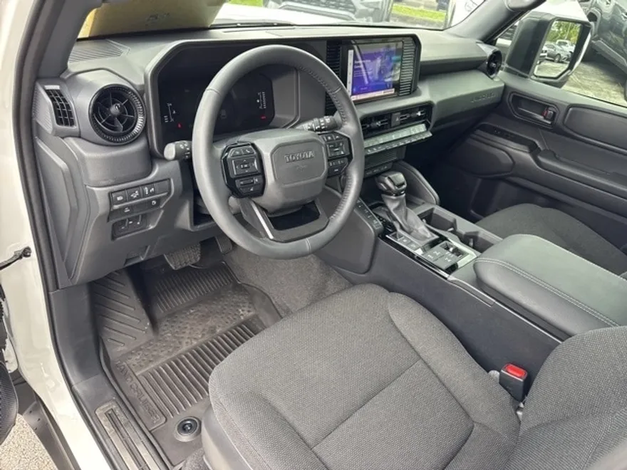 2025 Toyota Highlander Hybrid photo 1