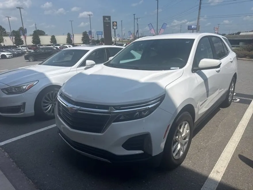 2022 Chevrolet Equinox LT photo 1