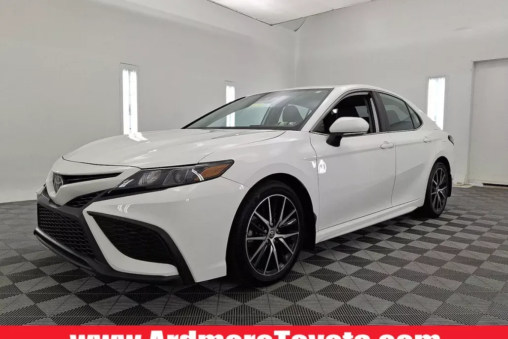 2022 Toyota Camry SE photo 1