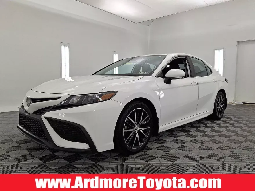 2022 Toyota Camry SE photo 1