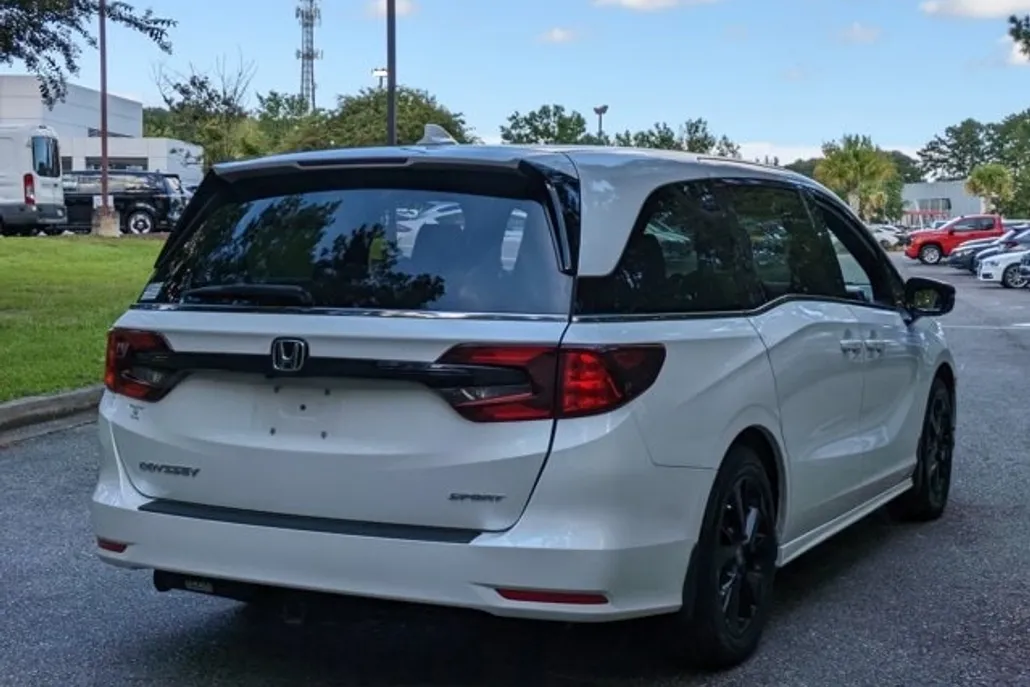 2023 Honda Odyssey Sport photo 1