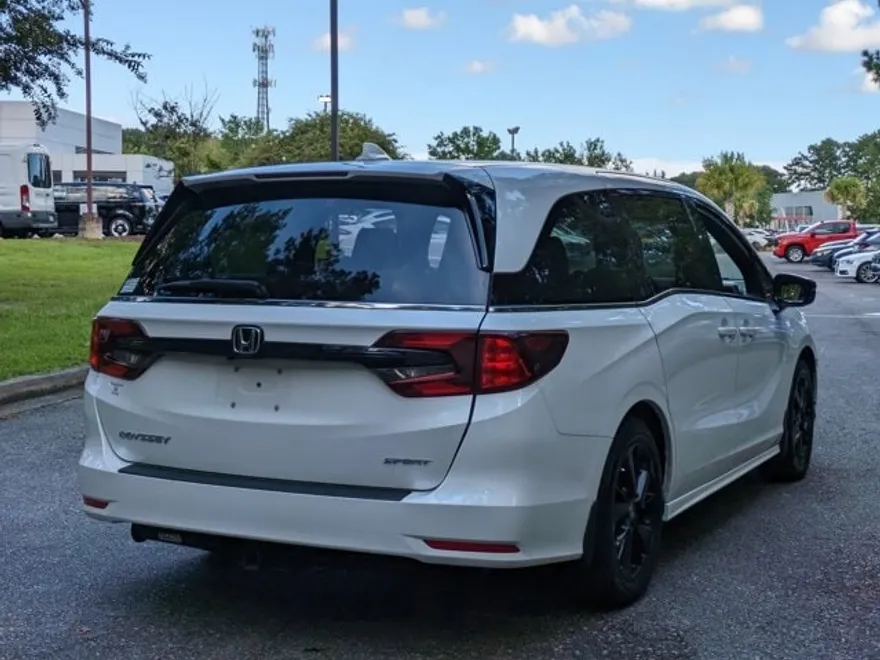 2023 Honda Odyssey Sport photo 1