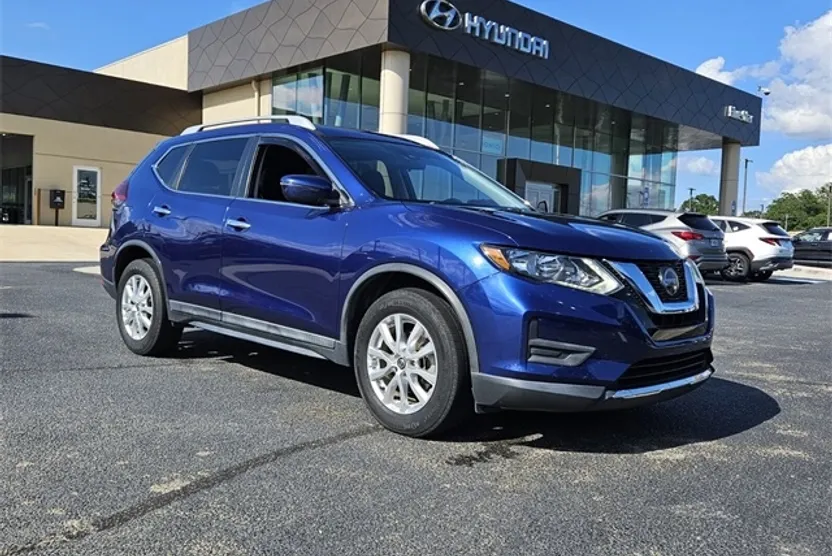 2019 Nissan Rogue SV photo 1