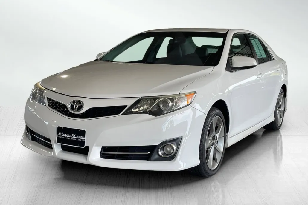 2014 Toyota Camry SE photo 1