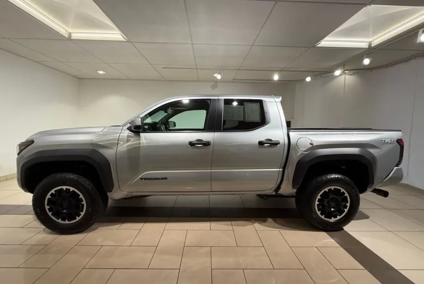 2024 Toyota Tacoma TRD Off-Road photo 1