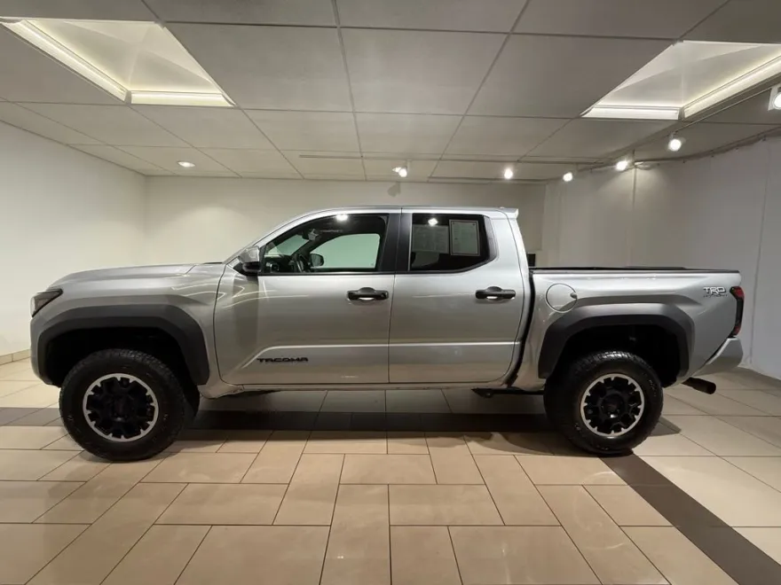 2024 Toyota Tacoma TRD Off-Road photo 1