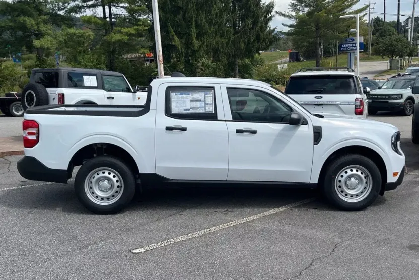 2025 Ford Maverick XL photo 1