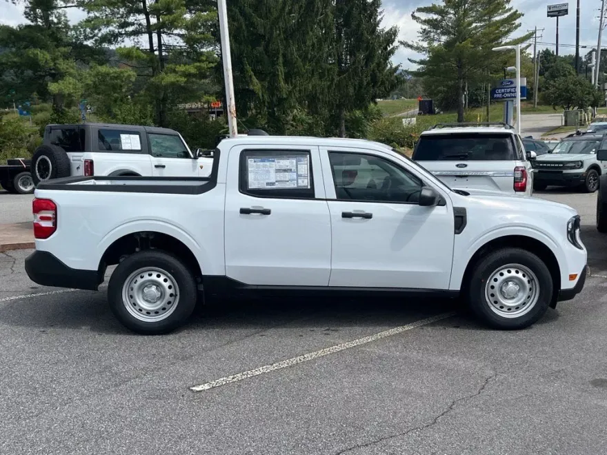2025 Ford Maverick XL photo 1