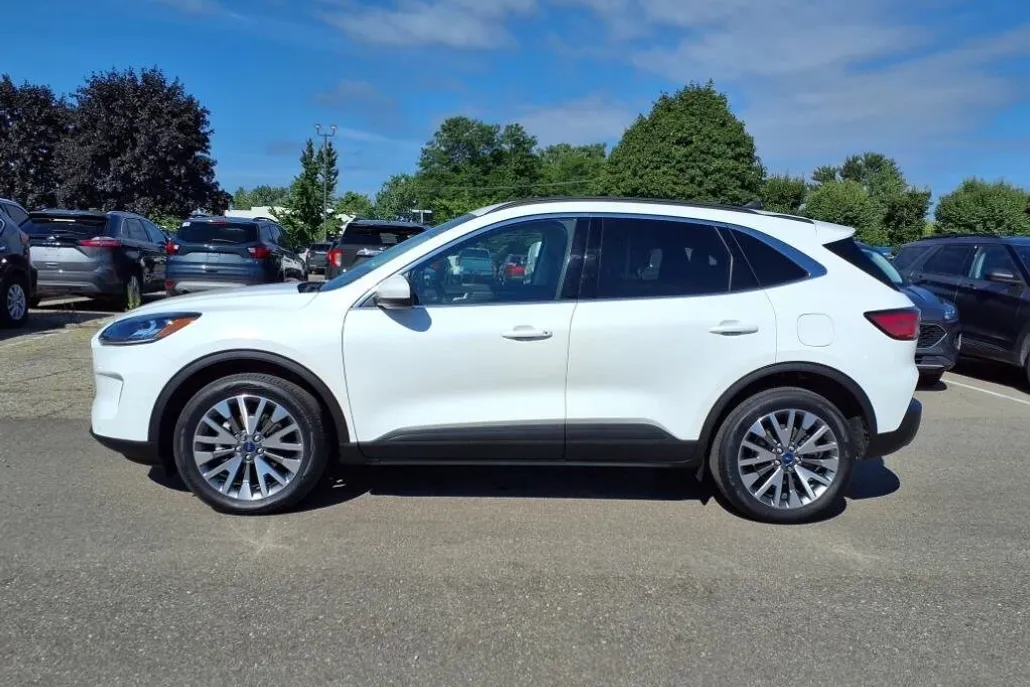 2022 Ford Escape Titanium photo 1