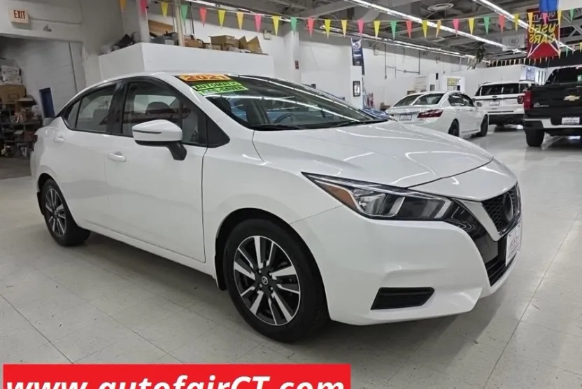 2021 Nissan Versa SV photo 1