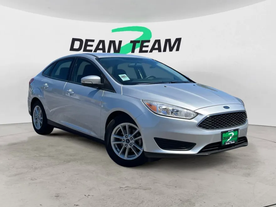 2017 Ford Focus SE photo 1