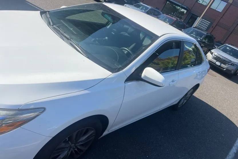 2017 Toyota Camry LE photo 1