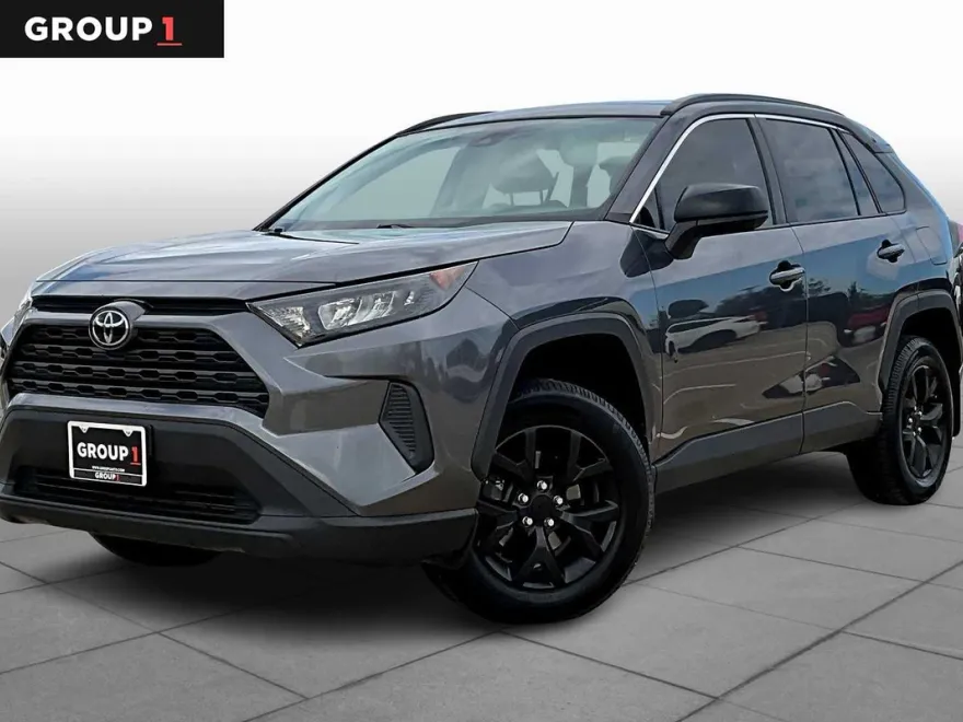 2021 Toyota RAV4 LE photo 1