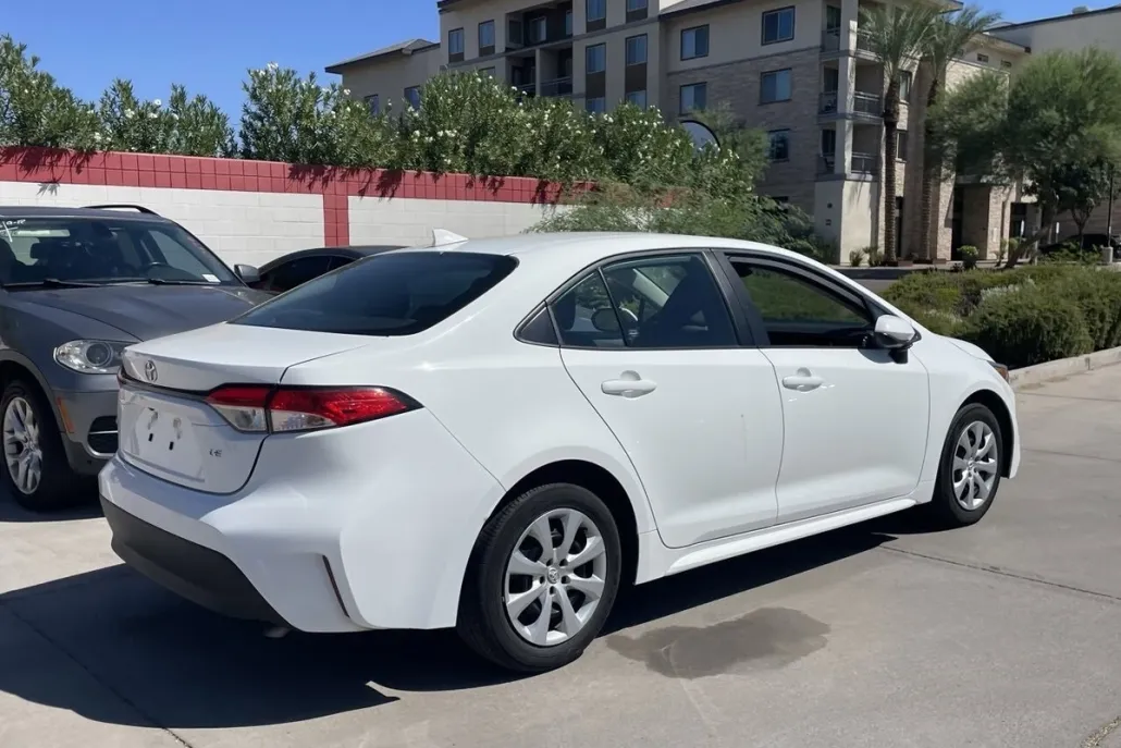 2024 Toyota Corolla LE photo 1