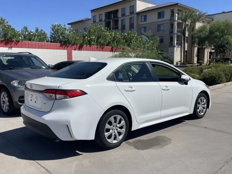 2024 Toyota Corolla LE photo 1