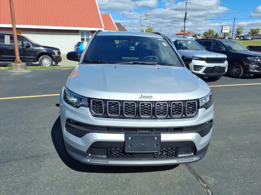2026 Jeep Compass Latitude photo 1